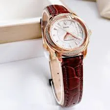 Đồng hồ dây da thời trang: Bí quyết chọn lựa và phối đồ sành điệu