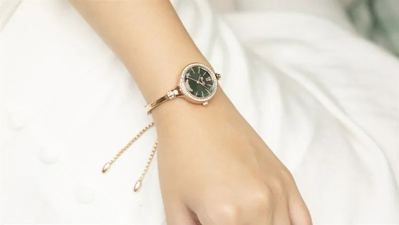 Gợi Ý Phối Đồ Với Đồng Hồ Dây Kim Loại Thời Trang