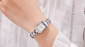 Gợi ý một số mẫu đồng hồ đeo tay lý tưởng cho người cổ tay nhỏ