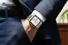 Gợi ý cách phối đồ với đồng hồ mặt vuông phong cách