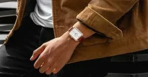 Đồng hồ mặt vuông phong cách: Bí quyết chọn lựa và phối đồ để khẳng định cá tính