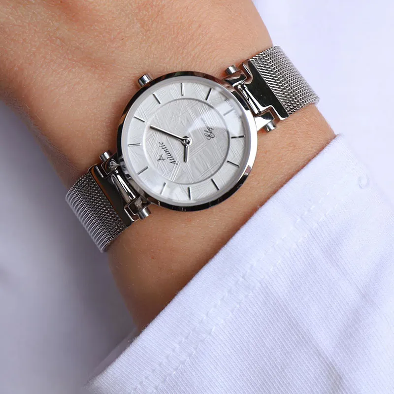 Tại sao đồng hồ thời trang dây lưới thép lại được ưa chuộng?